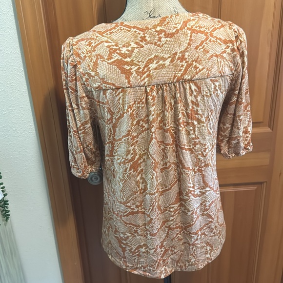 Danielrainn Snake Skin Peach Print Patterned Top - Picture 6 of 10